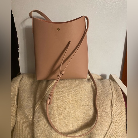 Samara crossbody leather shoulder bag! - Picture 3 of 8